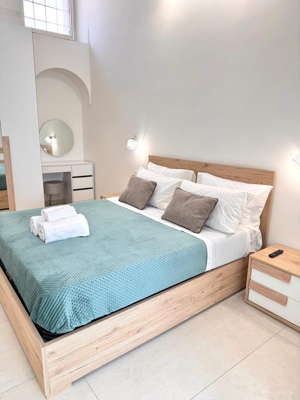 Bed, Bedroom, towels, wardrobe