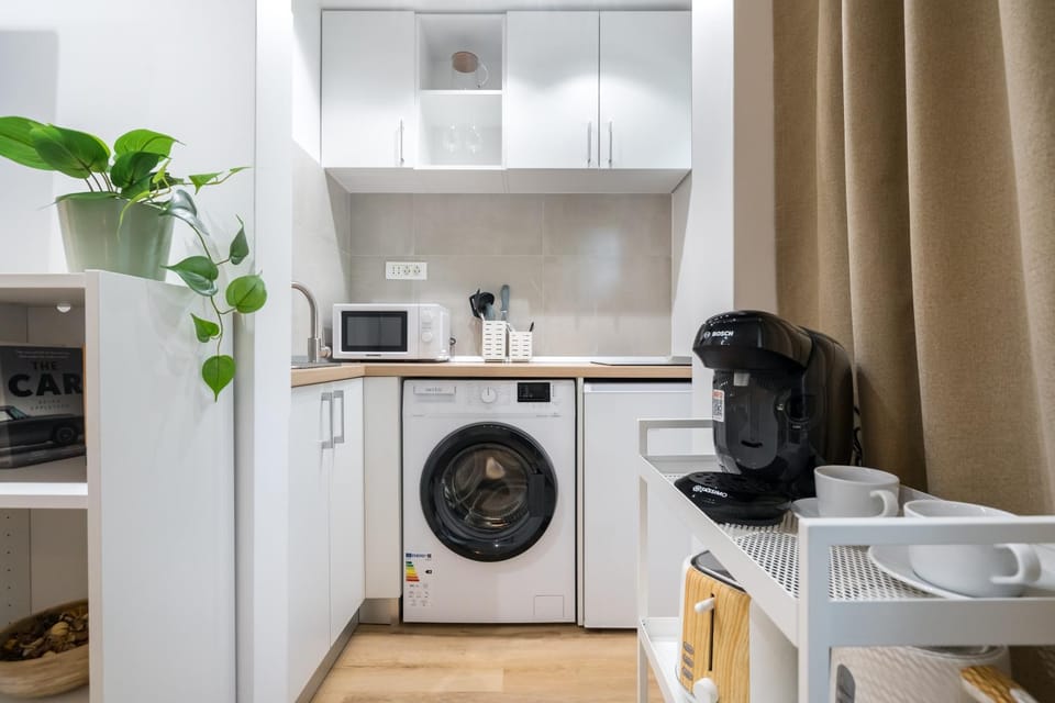 Kitchen or kitchenette, toaster, air conditioner