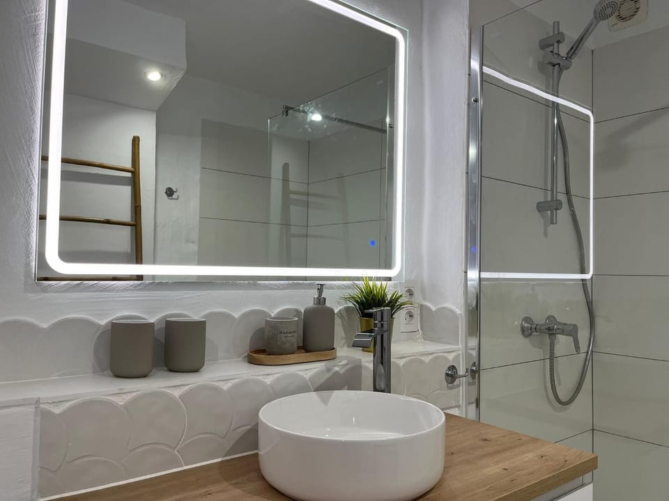 Shower, Bathroom, towels