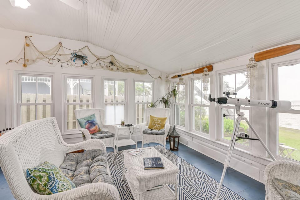 Galveston Bay Retreat: Historic La Porte Home! House in La Porte