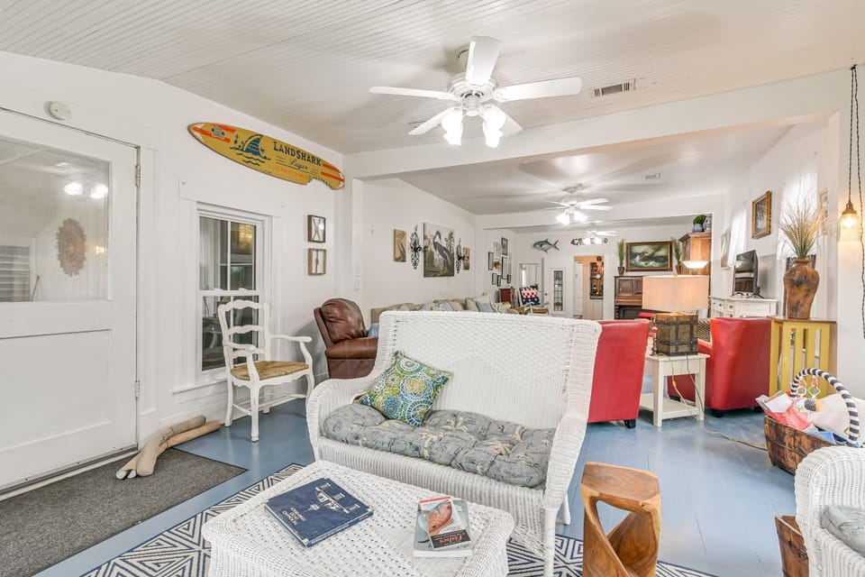 Galveston Bay Retreat: Historic La Porte Home! House in La Porte
