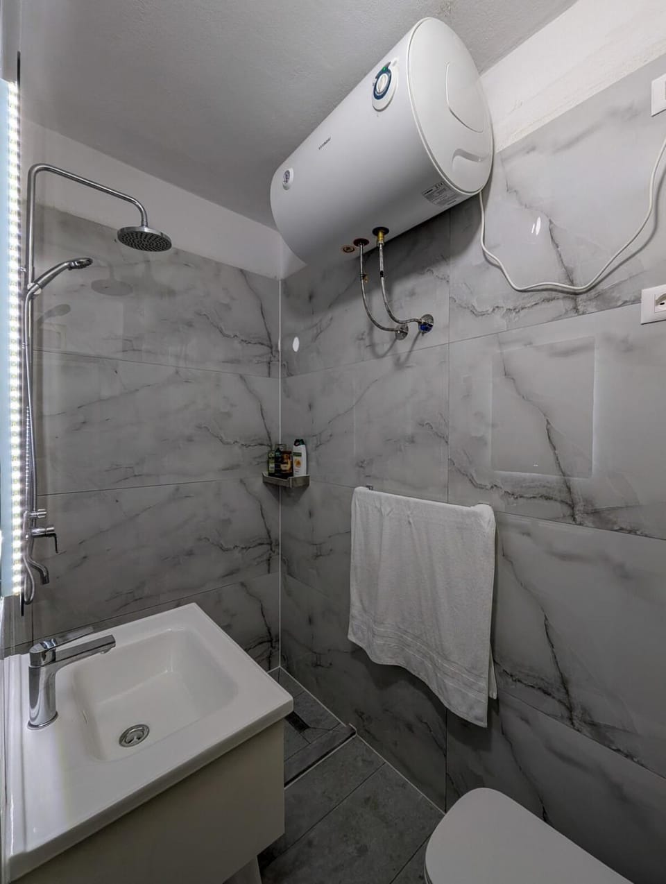 Shower, Bathroom, towels