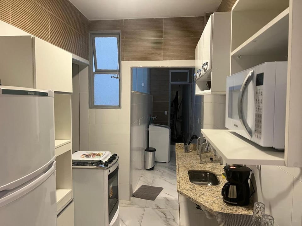Coffee/tea facilities, Kitchen or kitchenette, oven, stove