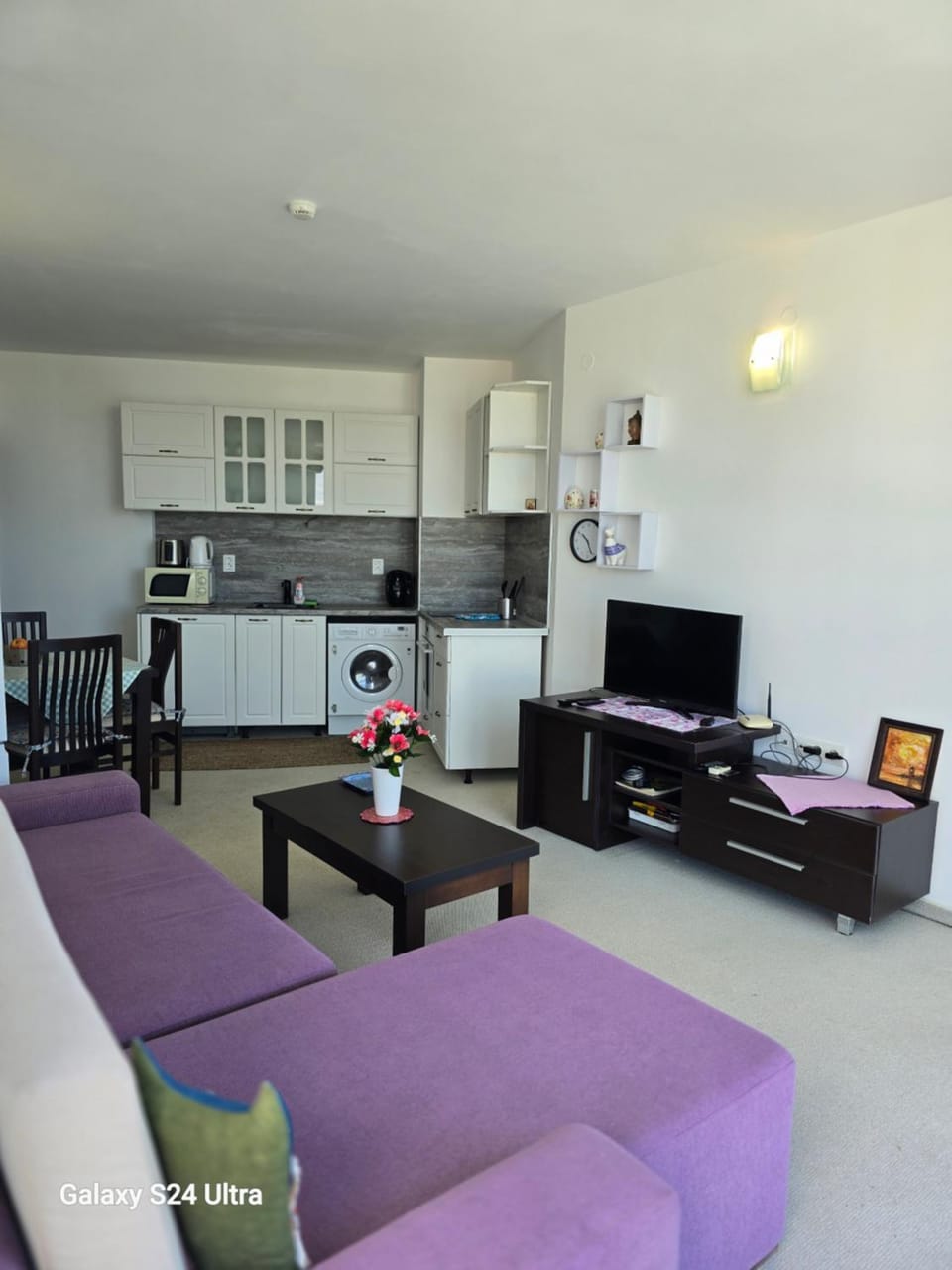 Communal lounge/ TV room, TV and multimedia, Kitchen or kitchenette, Living room, Dining area, dishwasher, microwave, oven, stove, washing machine, air conditioner