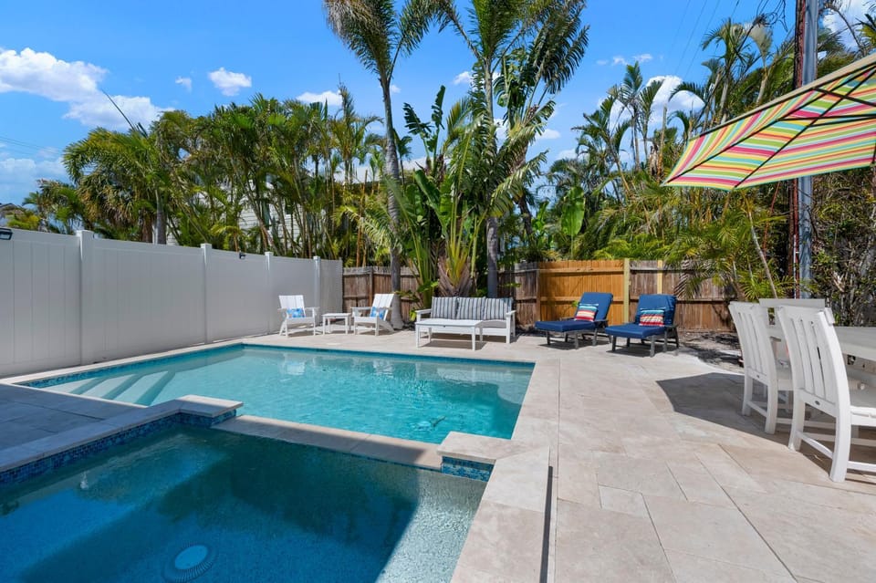Mermaid Sunrise! Available for Summer! Coastal beach home with pool 200 steps to beach! House in Holmes Beach