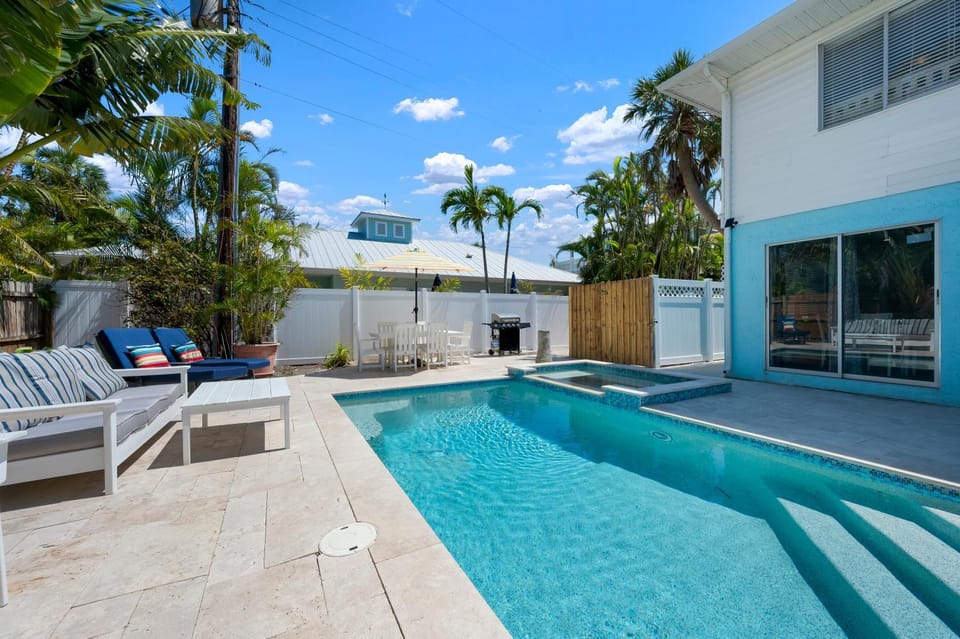 Mermaid Sunrise! Available for Summer! Coastal beach home with pool 200 steps to beach! House in Holmes Beach
