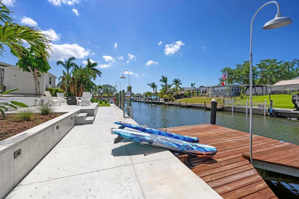 Bayside Hideaway! Private pool with water view and canal side dock! Available for Summer! House in Bayshore Gardens