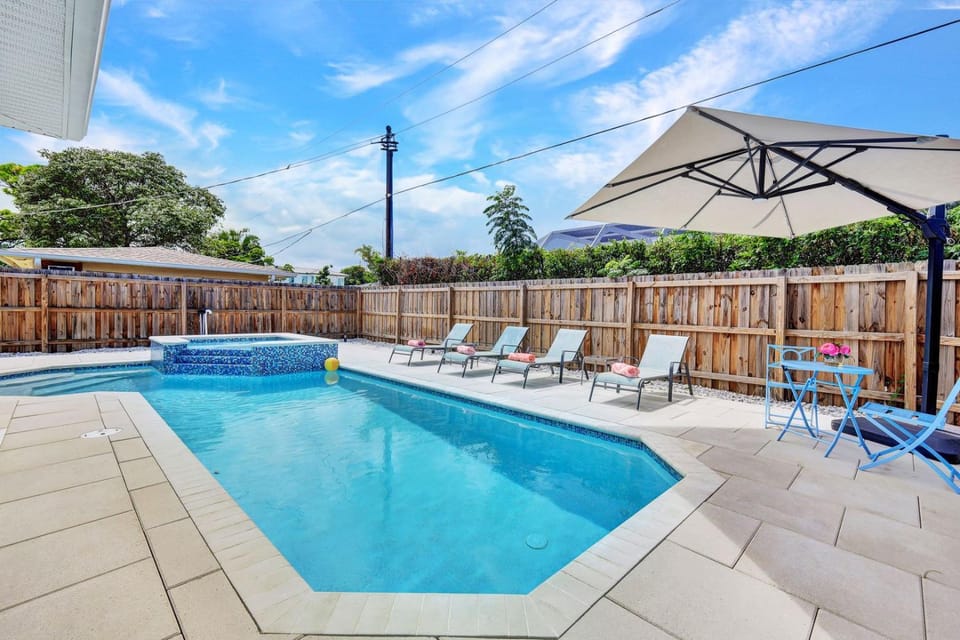 Swimming pool, sunbed