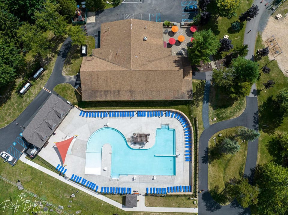 3BR Home w Outdoor Fun Lake Fire Pit Games Grill House in Coolbaugh Township