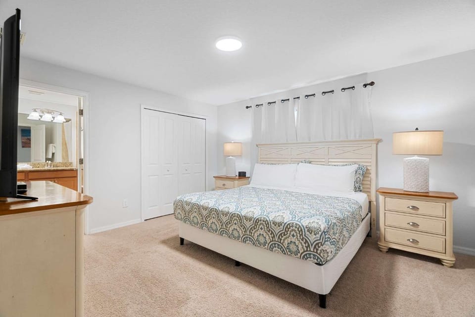 4BR Townhome with Pool at Storey Lake House in Kissimmee