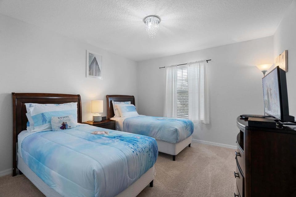 4BR Townhome with Pool at Storey Lake House in Kissimmee