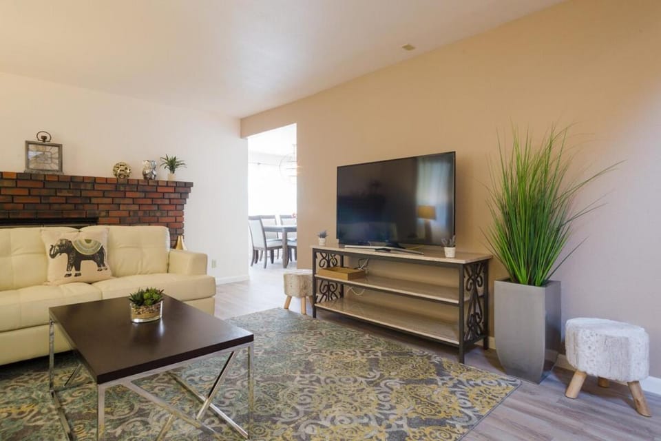 The Sonoma Grape Escape 4 BD and 2,5BA Wineries Nearby House in Napa Valley