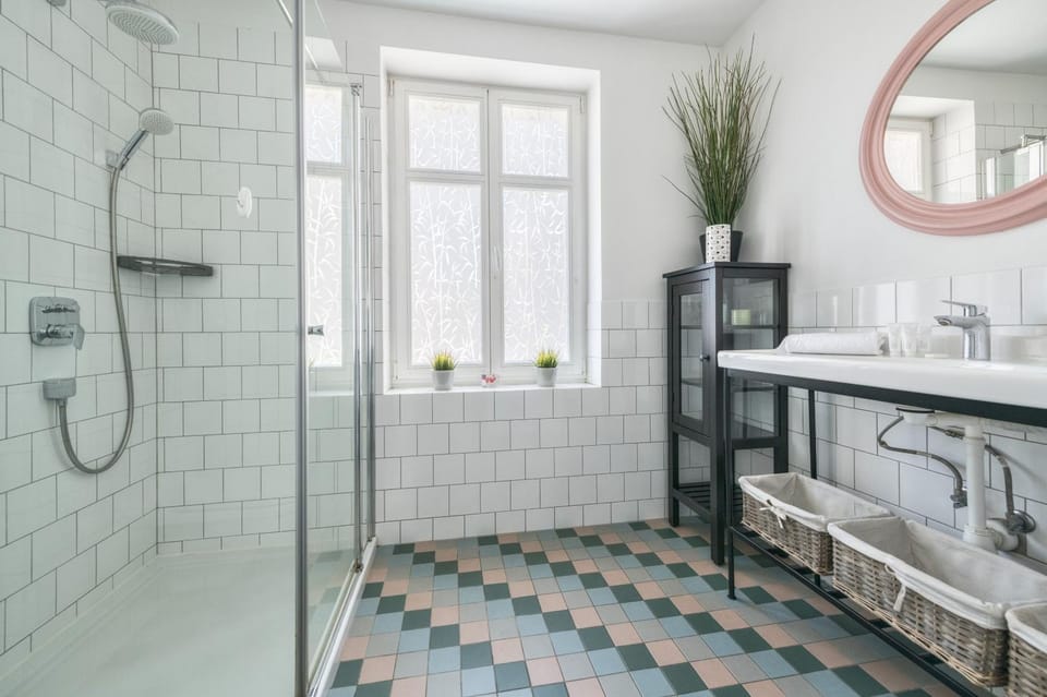 Shower, Bathroom, towels