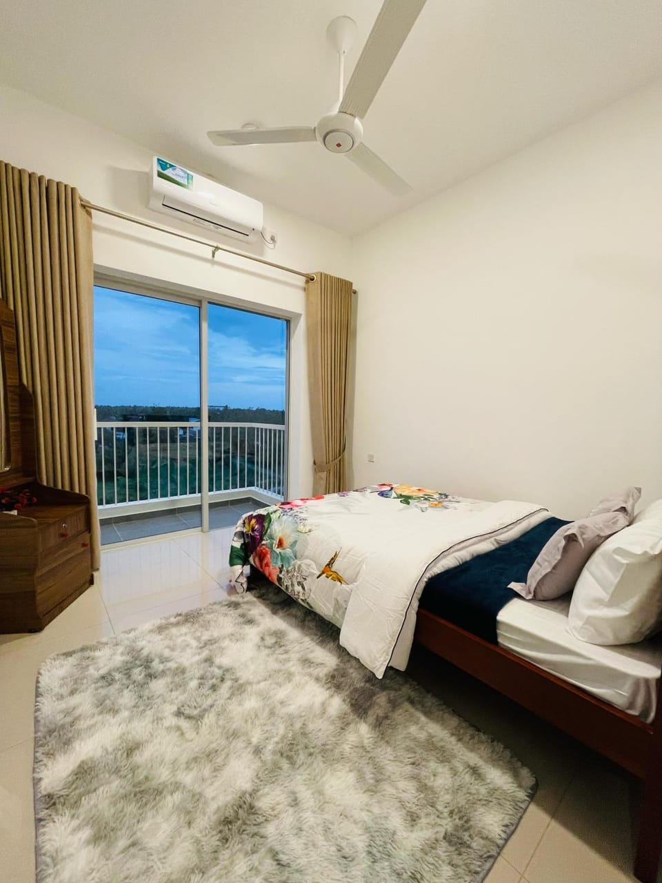 Bed, Bedroom, air conditioner