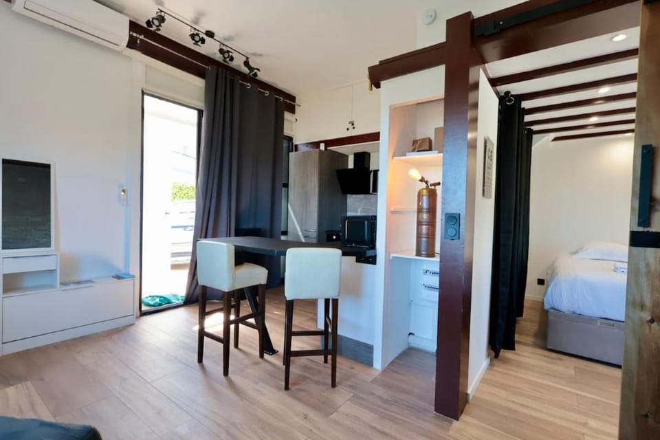 L'Atelier - Apt 2 Prs vue Mer - Clim - parking Apartment in Antibes