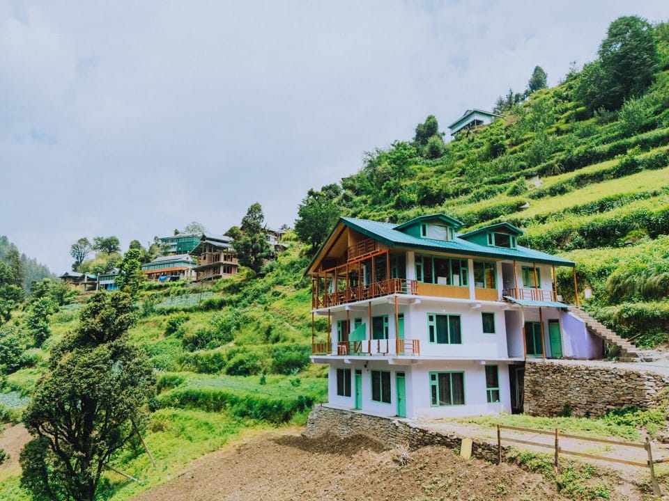 Property building, Day, Garden, Garden view, Mountain view