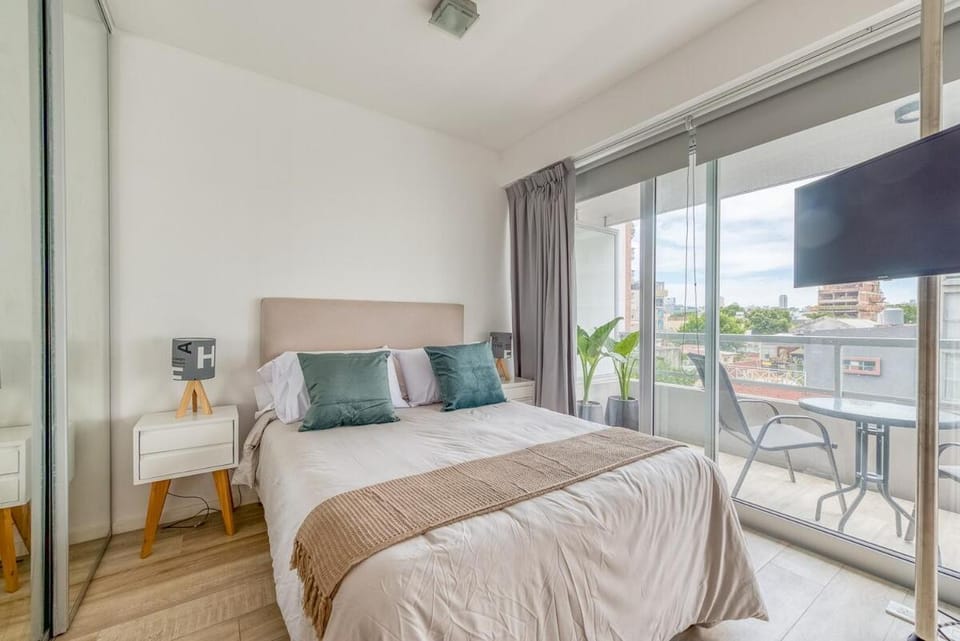 Bed, TV and multimedia, View (from property/room), Bedroom