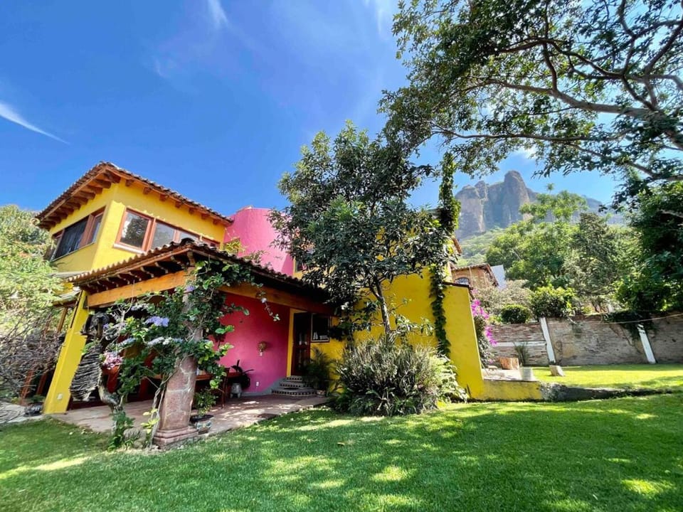 Casa familiar céntrica y con bella vista House in Tepoztlan