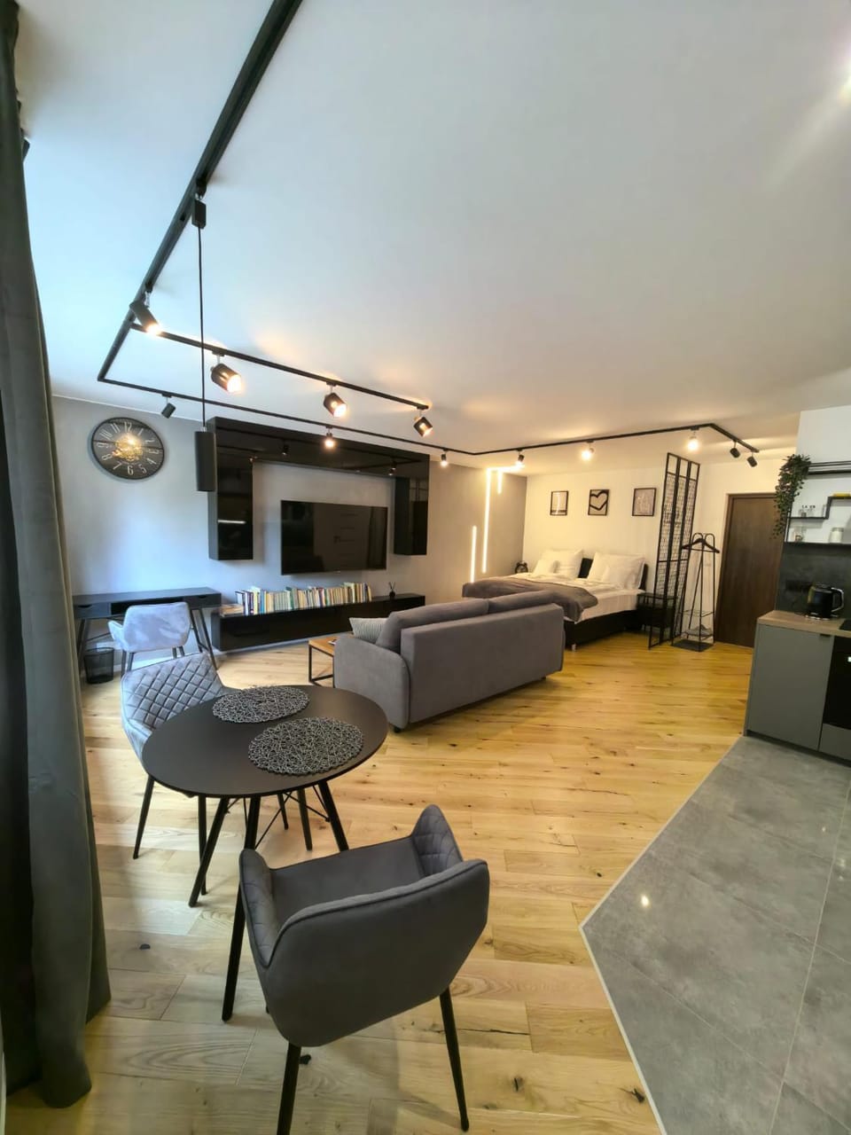 Living room, Photo of the whole room