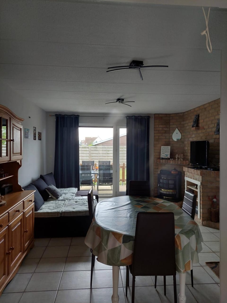 TV and multimedia, Living room, Seating area, fireplace