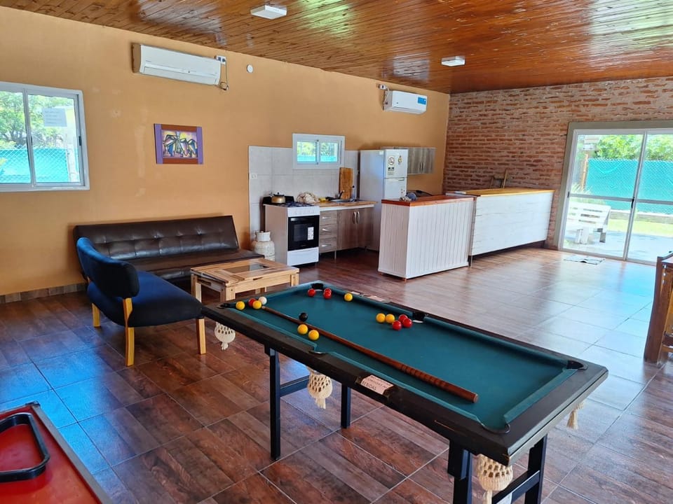 Billiard, Game Room