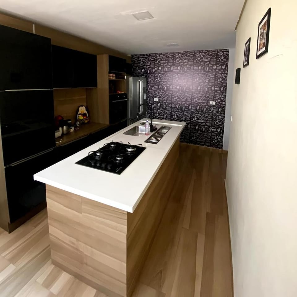 Casa com 3 suítes e área de churrasqueira House in State of Goiás
