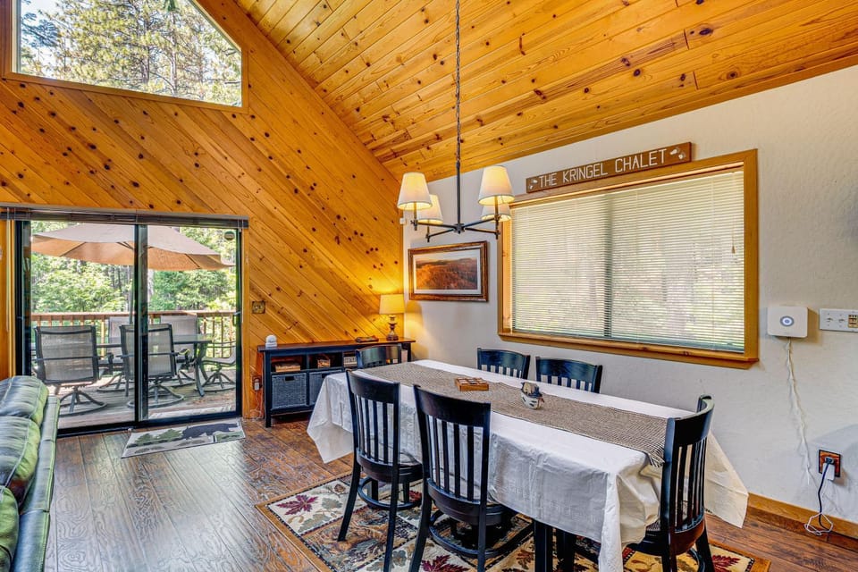 Blue Lake Mountain Retreat w/ Lake & Pool Access House in Arnold