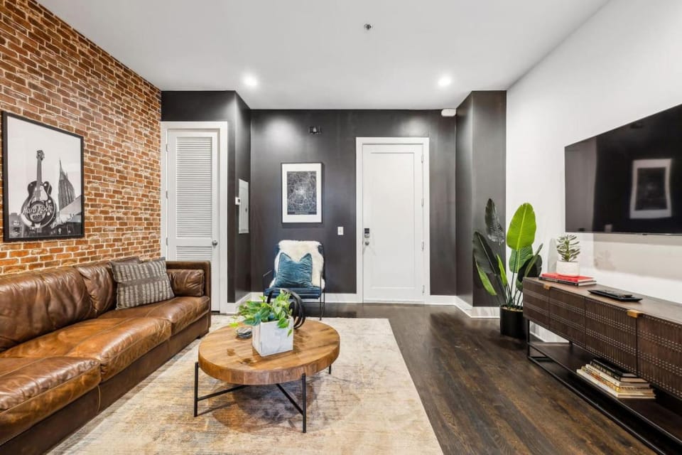 Legends Loft Modern Stay Near Vandy on West End House in Nashville