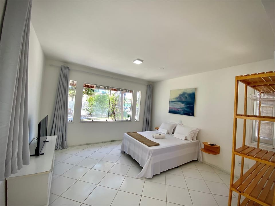 Bed, TV and multimedia, Photo of the whole room, Bedroom, towels