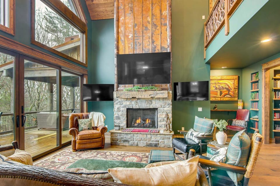 Scenic Sanctuary w/ Mtn Views: Glenville Lodge House in Tennessee
