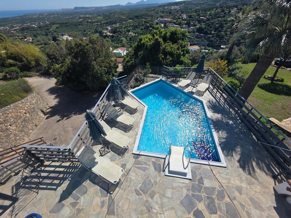 Patio, Natural landscape, Mountain view, Pool view, Swimming pool, sunbed