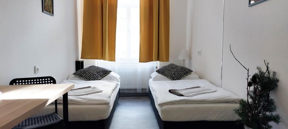 Photo of the whole room, Bedroom, towels
