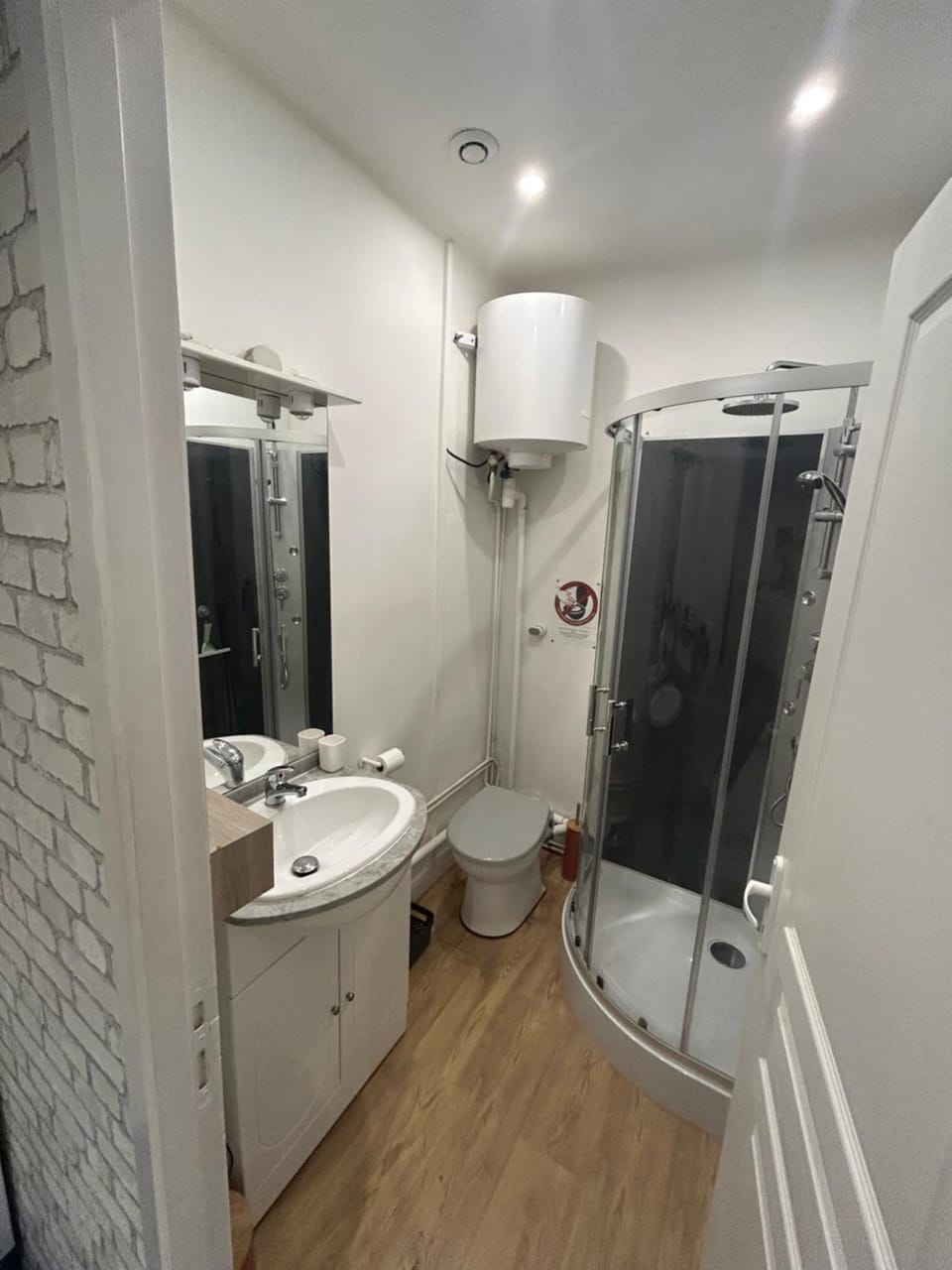 Shower, Toilet