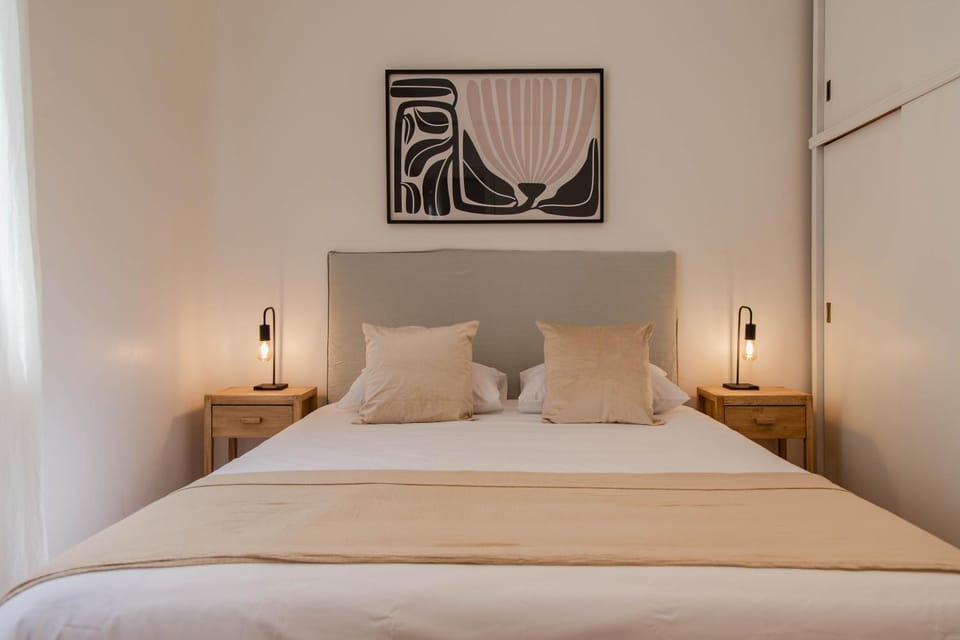 Bed, Photo of the whole room, Decorative detail, Bedroom