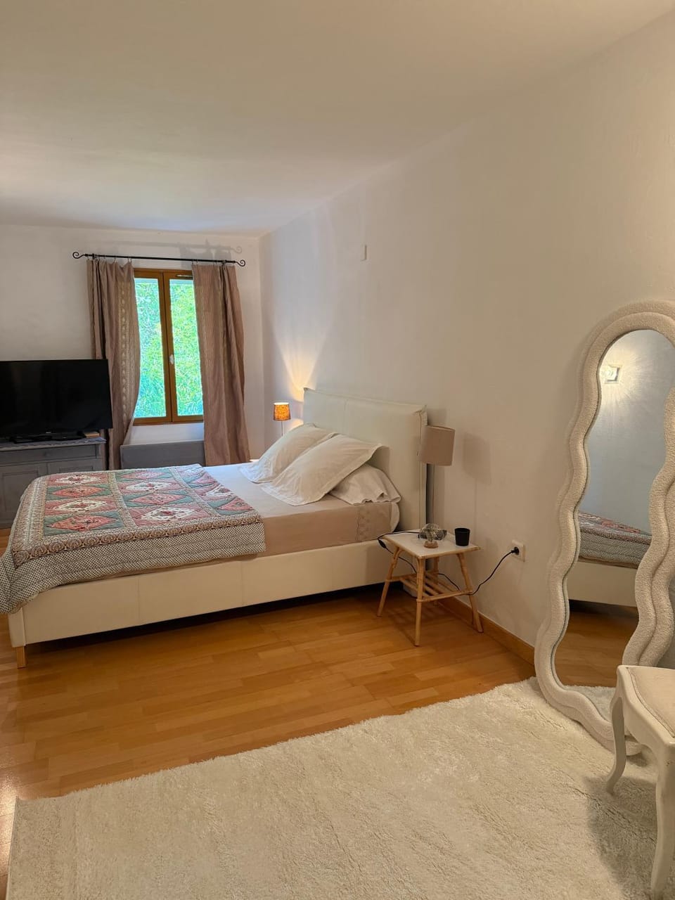 White Ventoux-central-parking gratuit-securise-terrasse & jardin Apartment in Malaucène