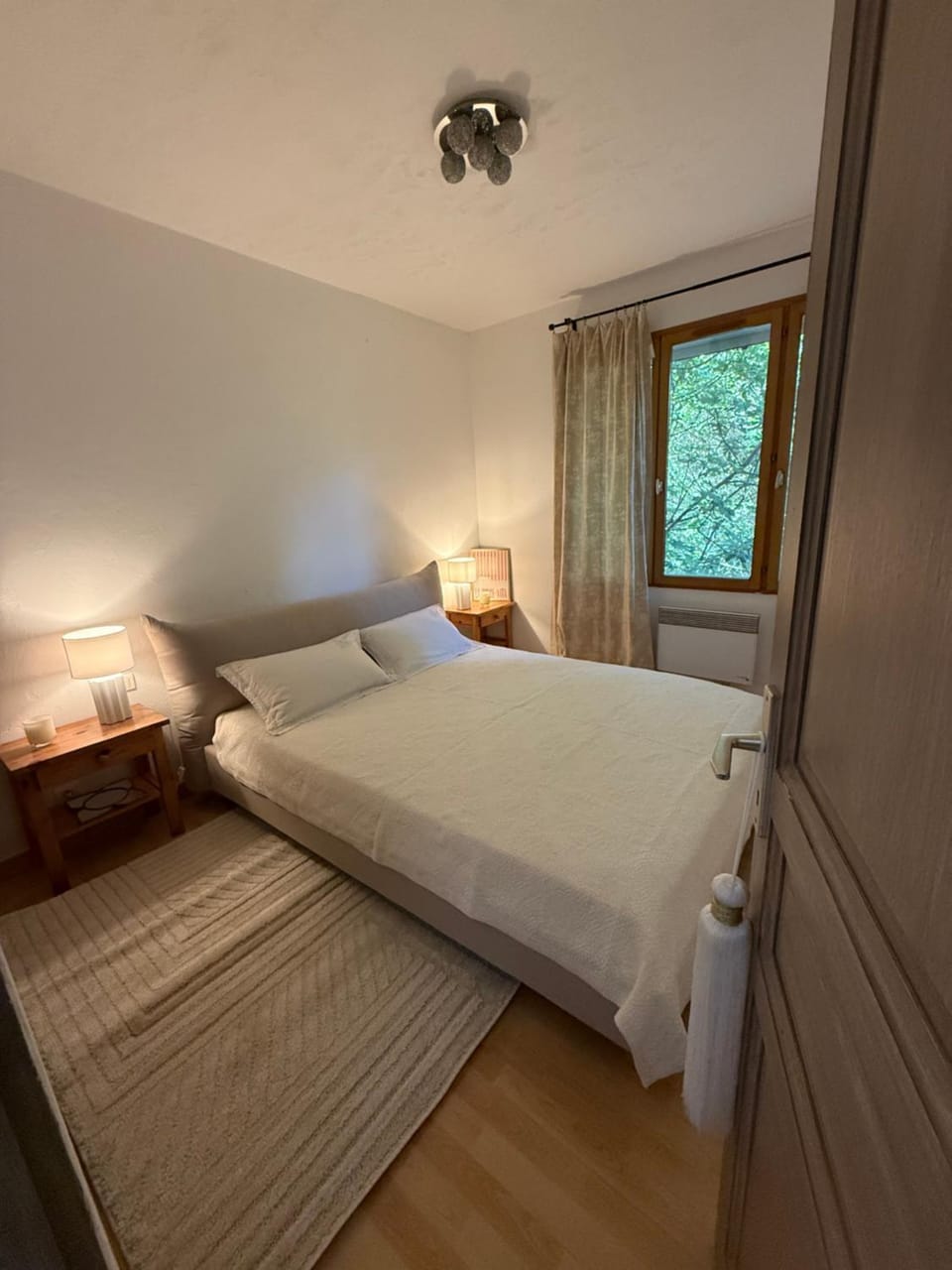 White Ventoux-central-parking gratuit-securise-terrasse & jardin Apartment in Malaucène