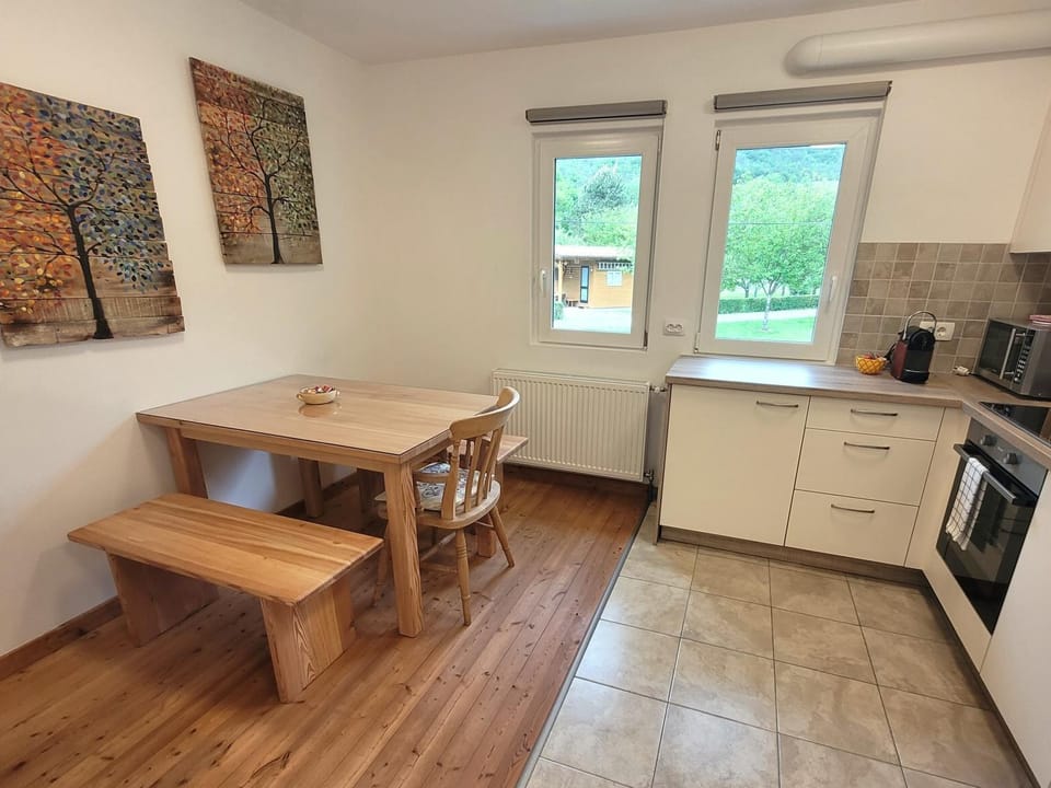 Dining area, kitchen