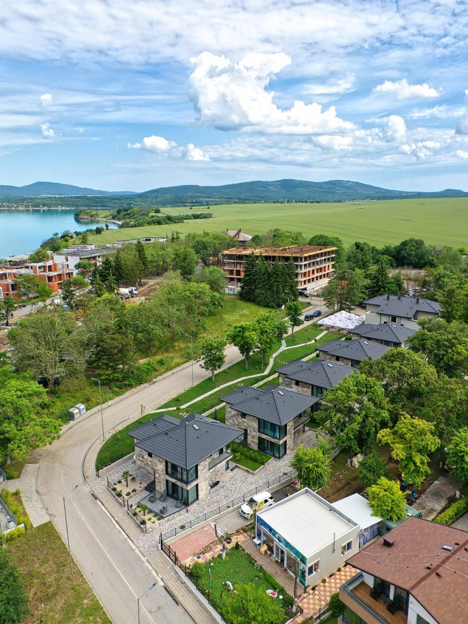 Bird's eye view, Location