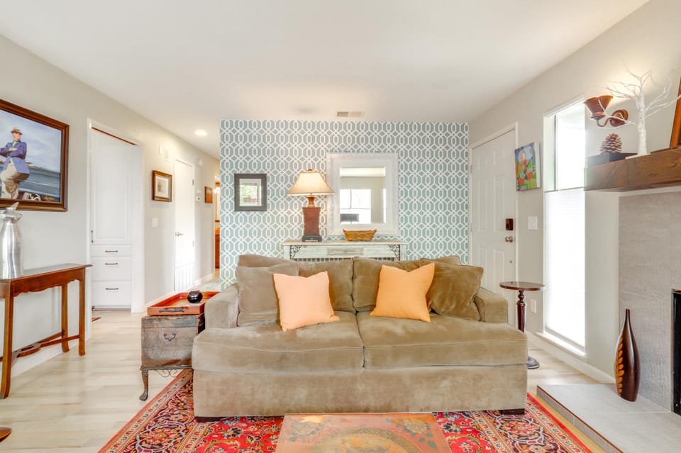 Private Patio & Workspace: Quiet Sonoma Condo! House in Sonoma