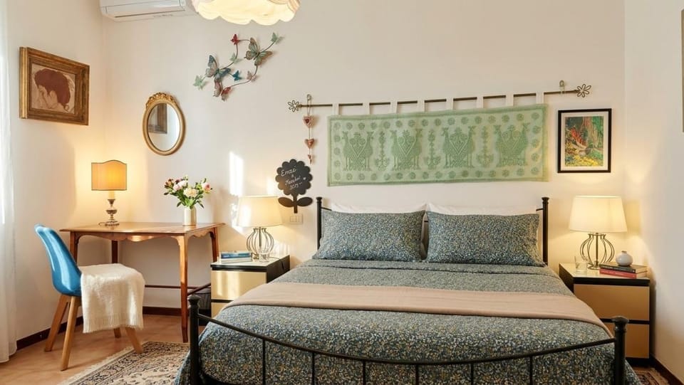 Bed, Bedroom, air conditioner