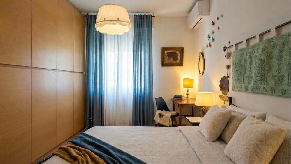 Bed, Photo of the whole room, wardrobe