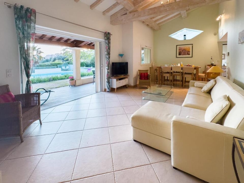 Exclusive Authentic Riviera Villa - Private Pool, Pétanque Court, Panoramic Mediterranean Sea & Estérel Mountain Views Villa in Saint-Raphael