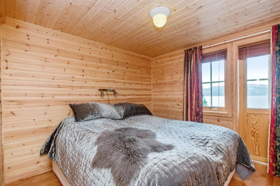 Seaside Cabin Tjeldøya with Views Car and Rental Deal Cabin in Nordland, Norway