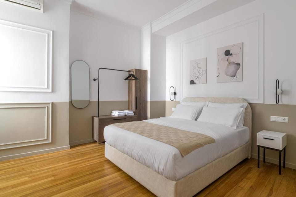 Bed, Photo of the whole room, Bedroom, towels, air conditioner