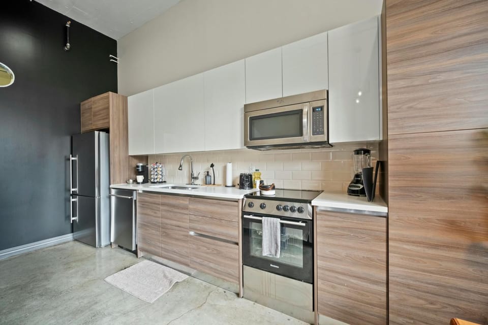 Stylish Downtown Stay | Pool, Gym, Valet Parking Apartment in Dallas