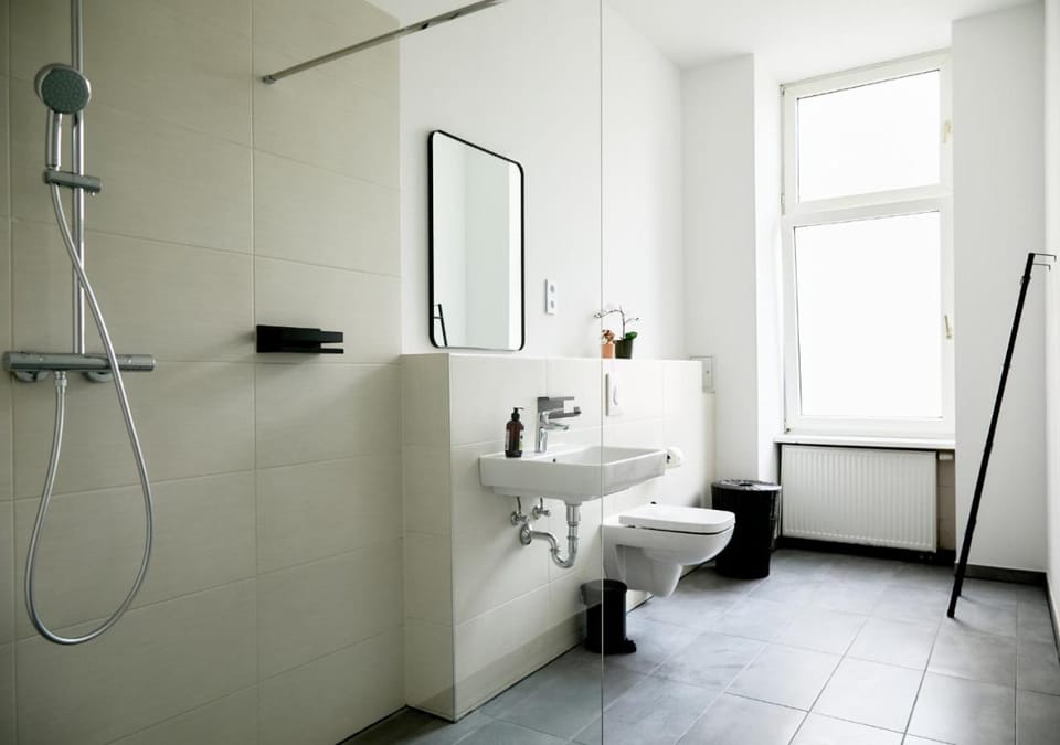 Shower, Toilet, Bathroom, towels