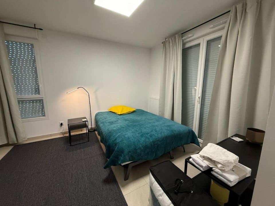 Studio lumineux avec balcon privé Apartment in Poissy