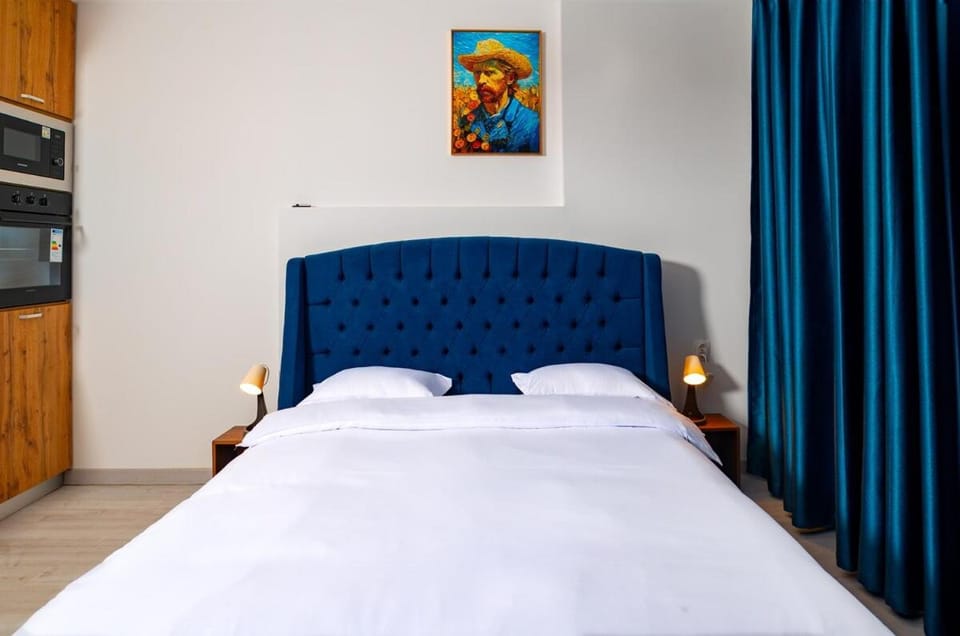 Van Gogh Vibe RIN Grand Hotel Apartment in Bucharest