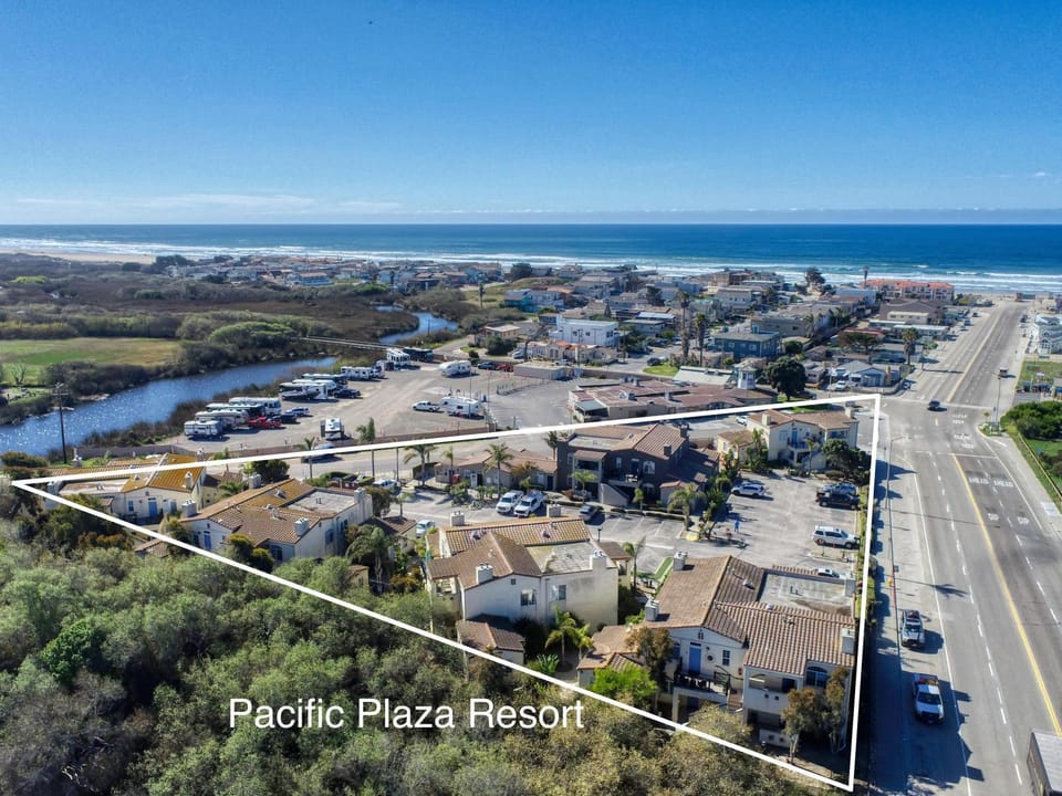 Pacific Plaza #105 Studio - Oyster Outlook - StudioD-King House in Oceano