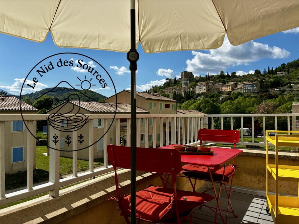 View (from property/room), Balcony/Terrace, Landmark view, Mountain view